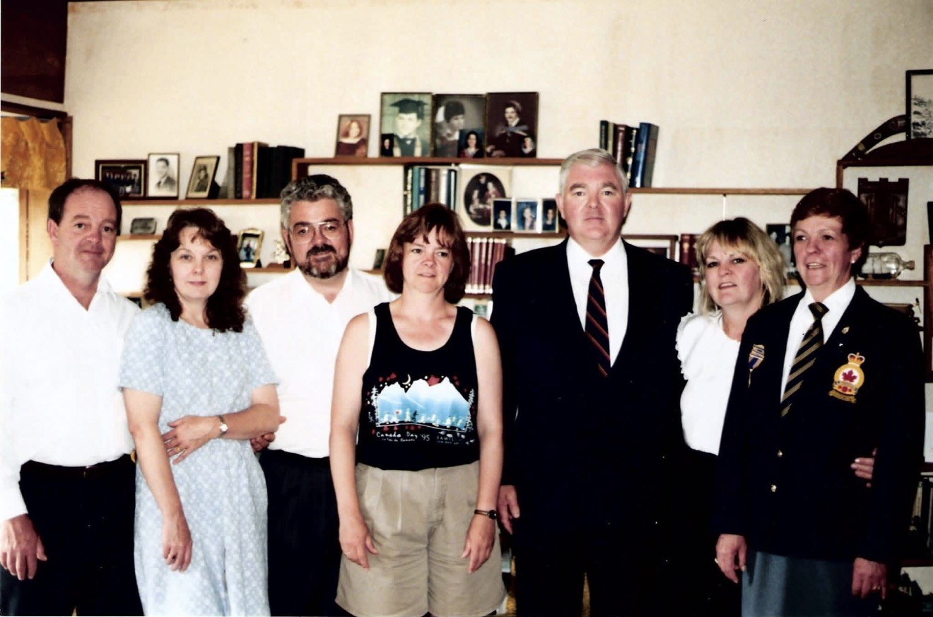 Bette with her brothers and sisters in the early years
